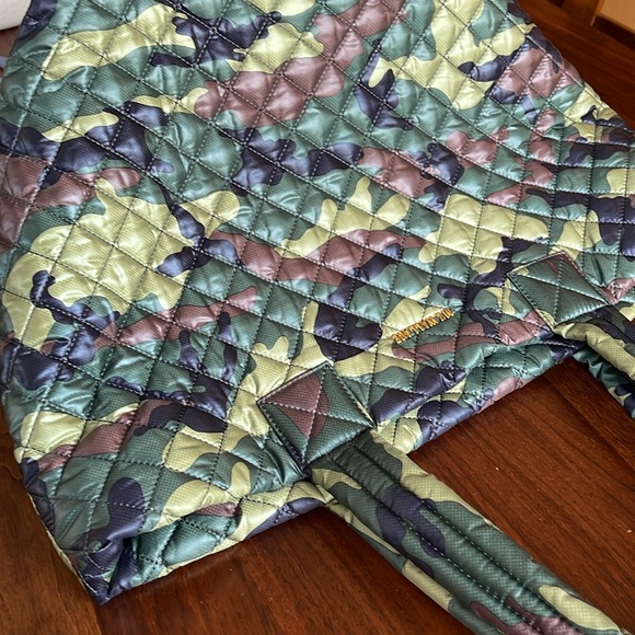 EUC MZ WALLACE MEDIUM CAMO METRO QUILTED TOTE - Picture 4 of 13